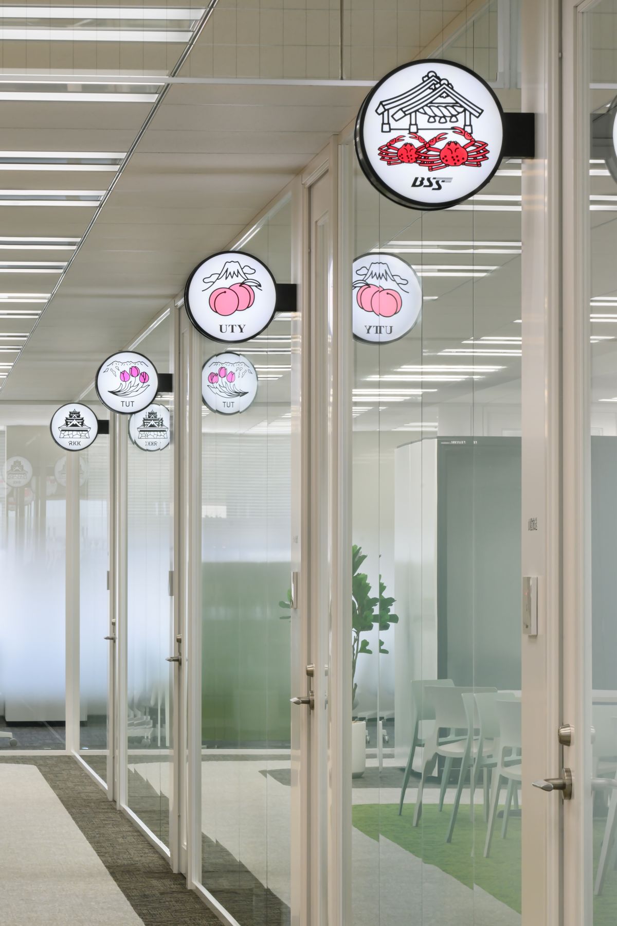 TBSテレビ JNN Park! 系列局の支社サインが並ぶエントランス