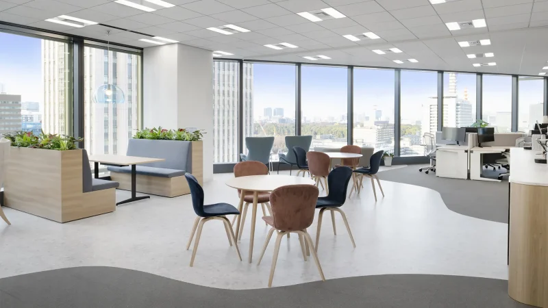 景観を活かした執務エリアの配置